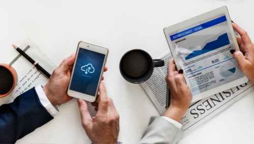 B2B 销售资料如何支持客户内部转交与决策推进？